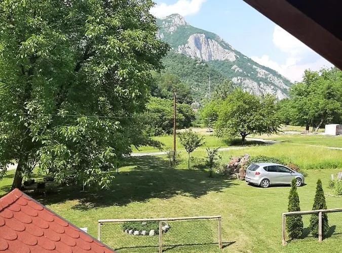 Vikendica Berbat 펜션 오브차르 바냐