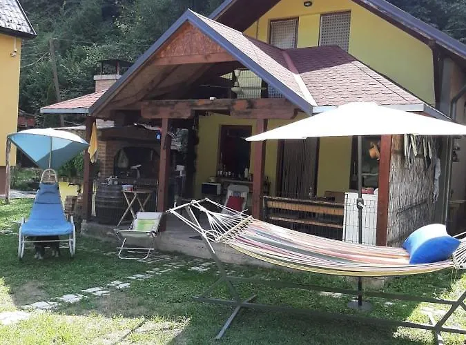 Vikendica Berbat 펜션 오브차르 바냐